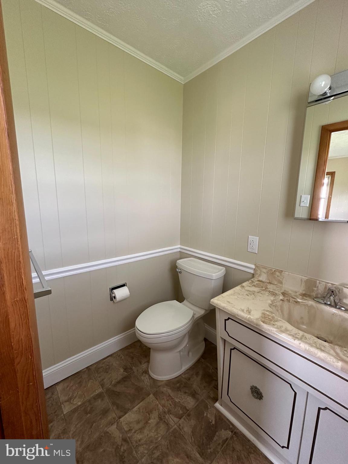 14149 South Middle Road Edinburg, VA 22824 - Photo 21 of 30 Half Bath