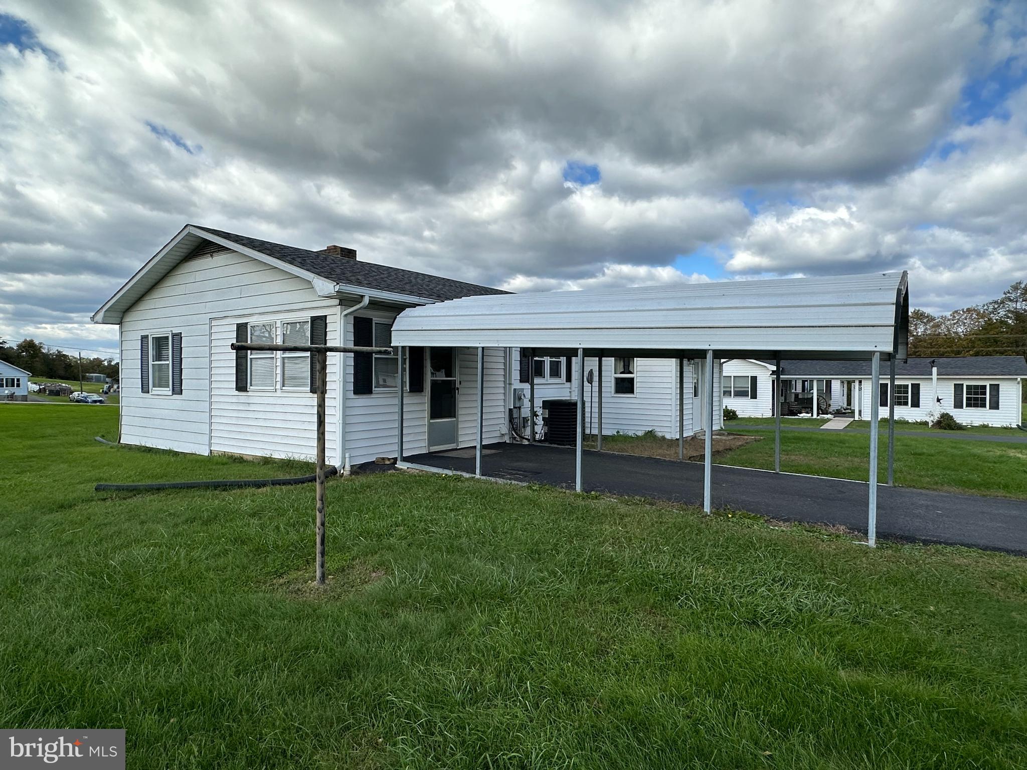 14149 South Middle Road Edinburg, VA 22824 - Photo 27 of 30 Carport