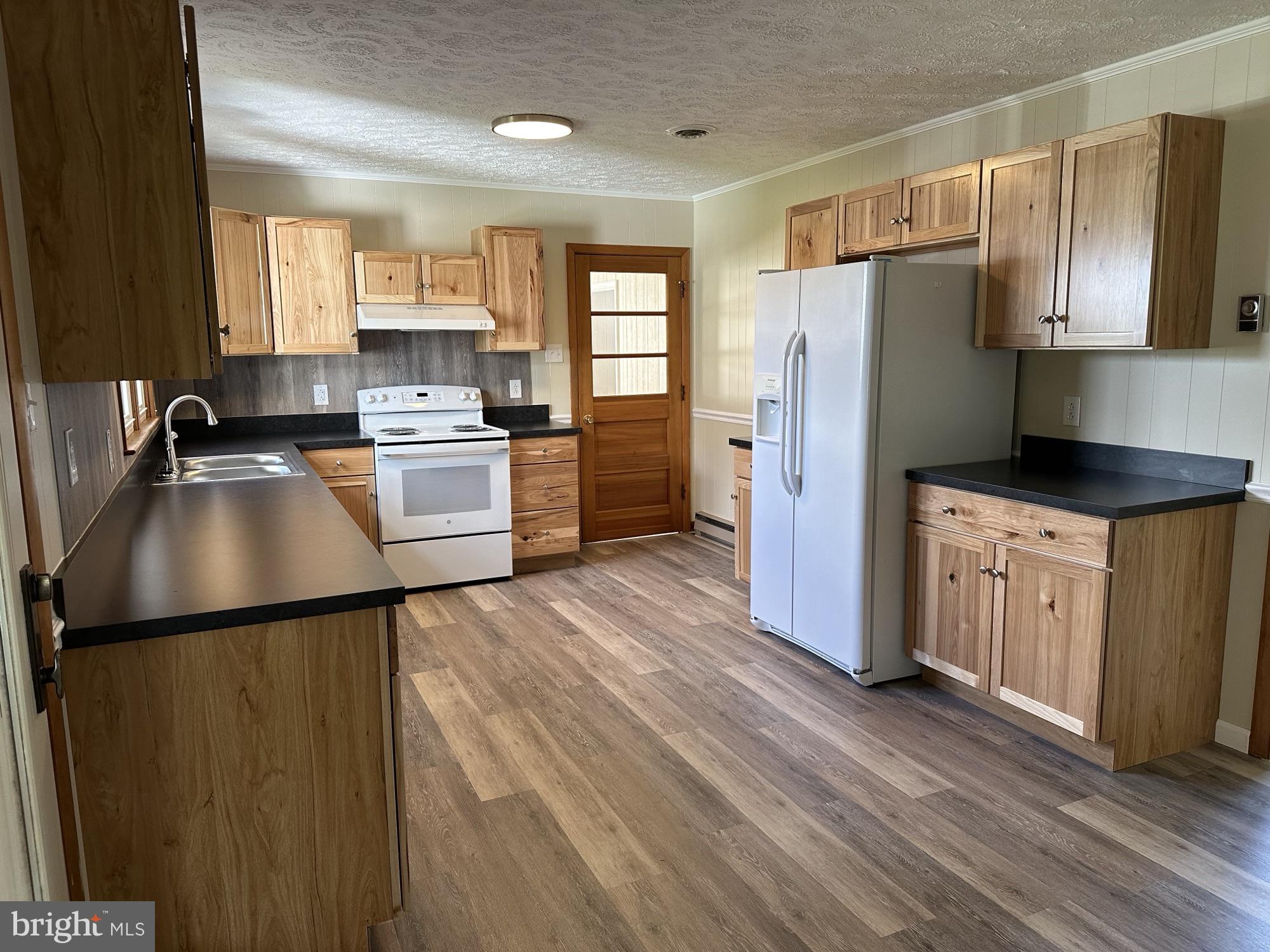 14149 South Middle Road Edinburg, VA 22824 - Photo 4 of 30 Kitchen