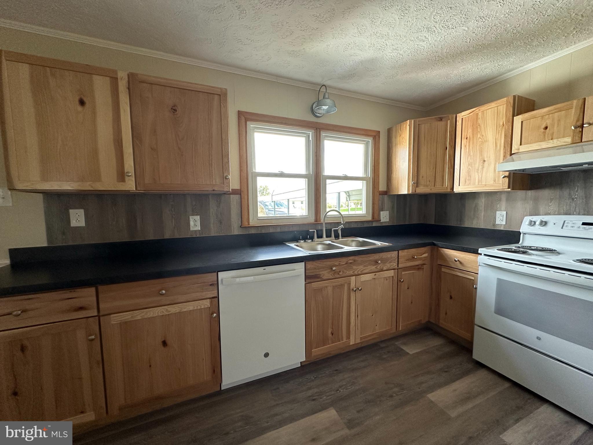 14149 South Middle Road Edinburg, VA 22824 - Photo 9 of 30 Kitchen