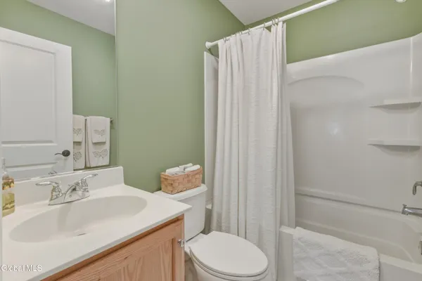 $799,777 | 30 Pamela Lane, Saratoga Springs, NY 12866