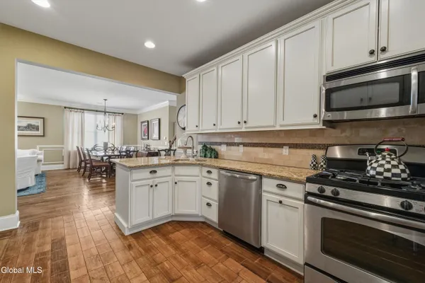 $799,777 | 30 Pamela Lane, Saratoga Springs, NY 12866