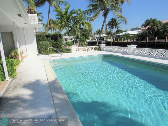 a view of a yard with a patio