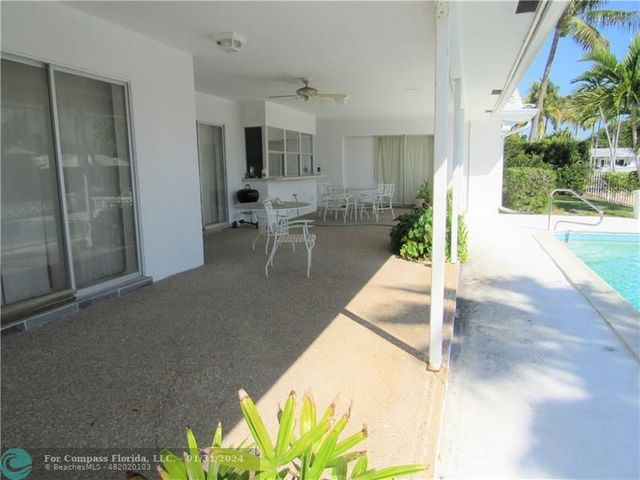 a view of house with backyard