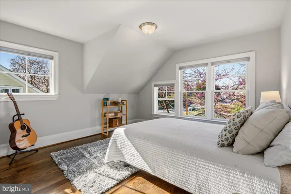 $2,375,000 | 702 Enderby Drive, Alexandria, VA 22302