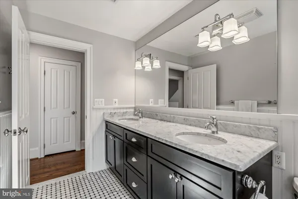 $2,375,000 | 702 Enderby Drive, Alexandria, VA 22302