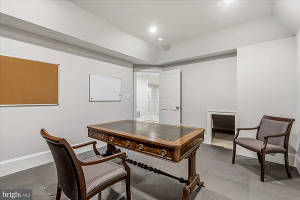 $2,375,000 | 702 Enderby Drive, Alexandria, VA 22302