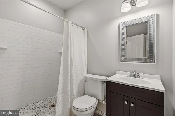 $2,375,000 | 702 Enderby Drive, Alexandria, VA 22302