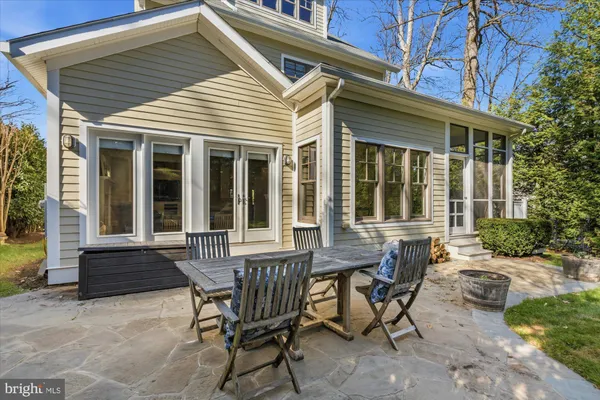 $2,375,000 | 702 Enderby Drive, Alexandria, VA 22302