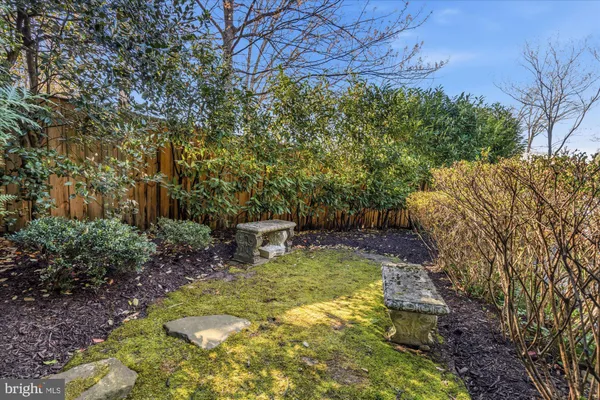 $2,375,000 | 702 Enderby Drive, Alexandria, VA 22302