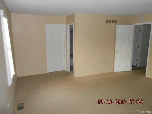2247 North Fairview Lane Rochester, MI 48306 - Photo 10 of 16 DSCN0652.JPG