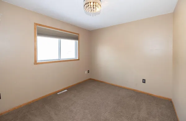 $274,000 | 1618 Suntree Drive, West Fargo, ND 58078