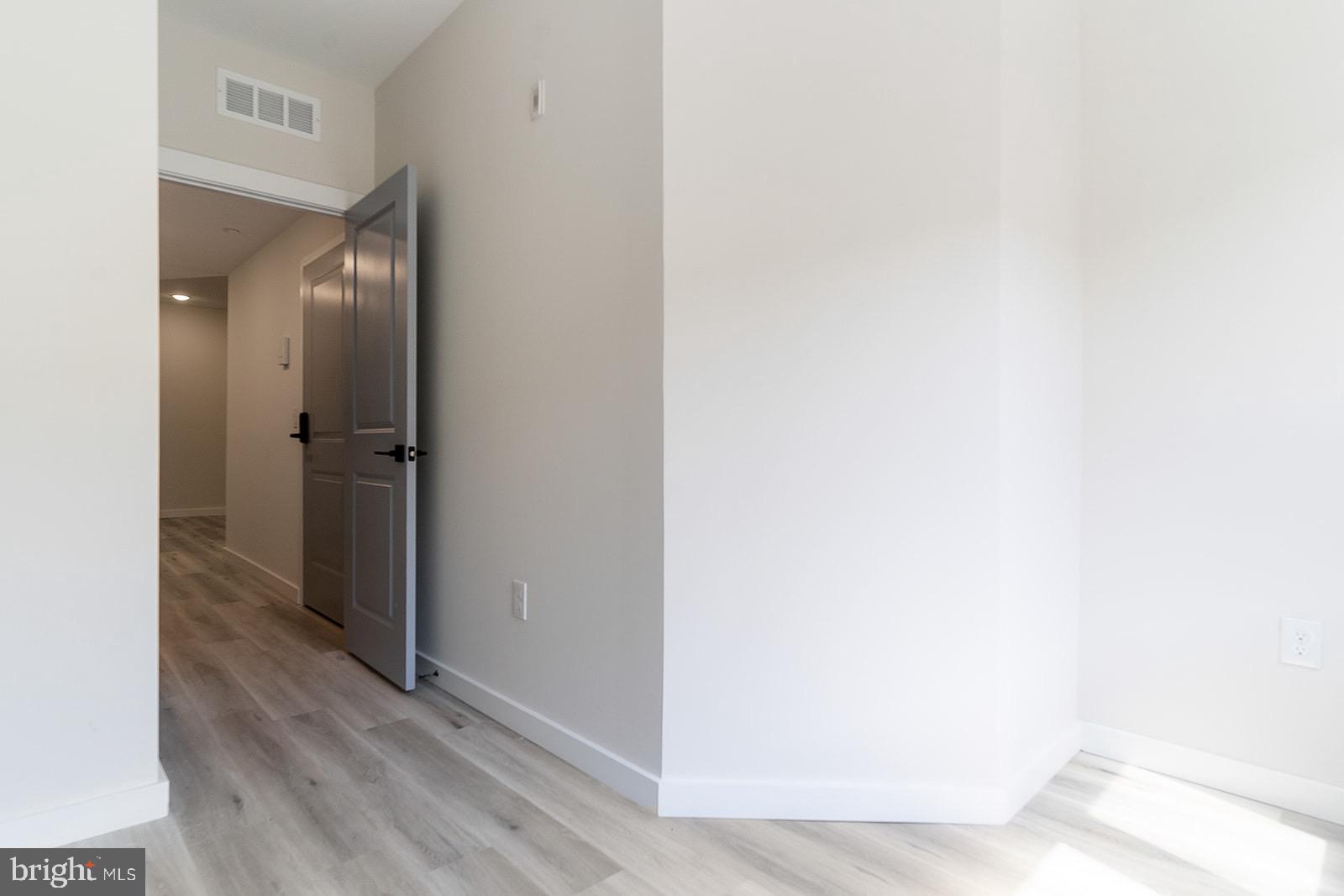 2104 South 20th Street Philadelphia, PA 19145 - Photo 4 of 76