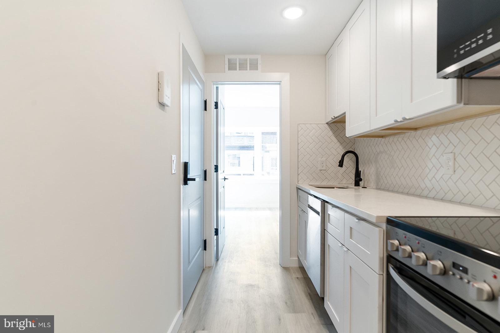 2104 South 20th Street Philadelphia, PA 19145 - Photo 6 of 76