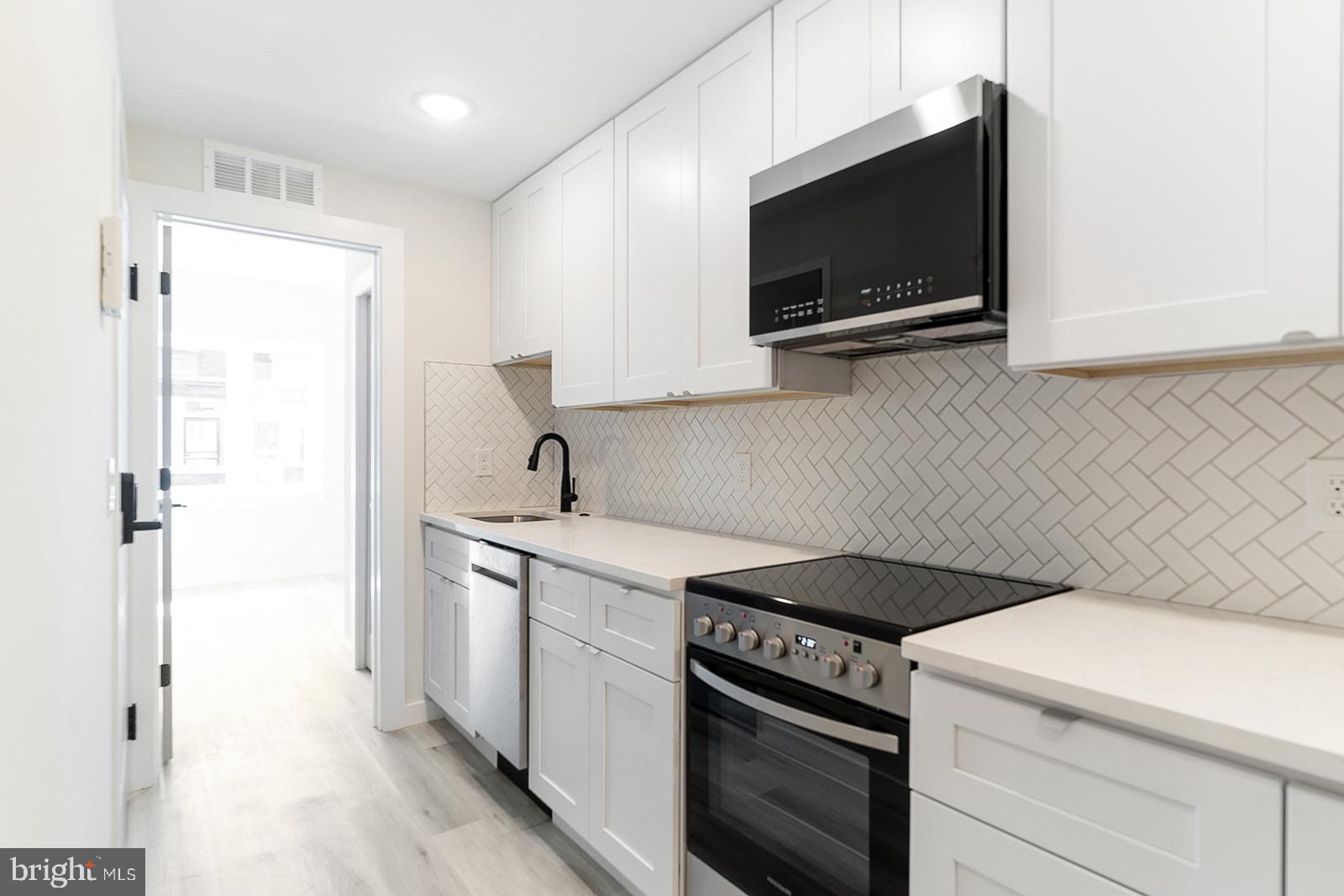 2104 South 20th Street Philadelphia, PA 19145 - Photo 7 of 76