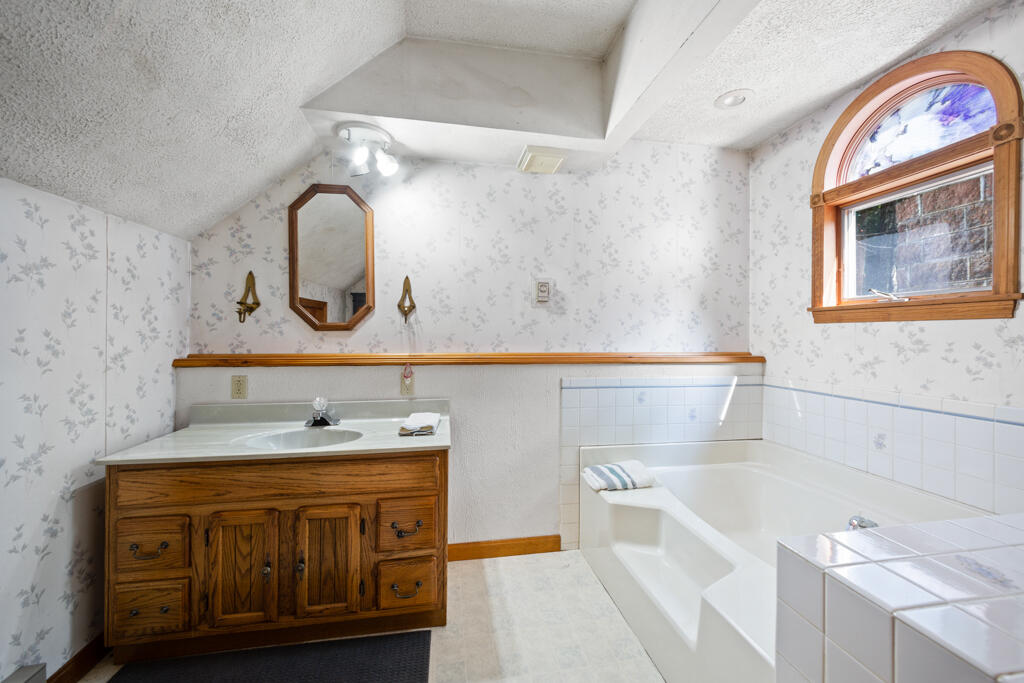 875 Augusta Road Belgrade, ME 04917 - Photo 21 of 38 Upstairs Bath