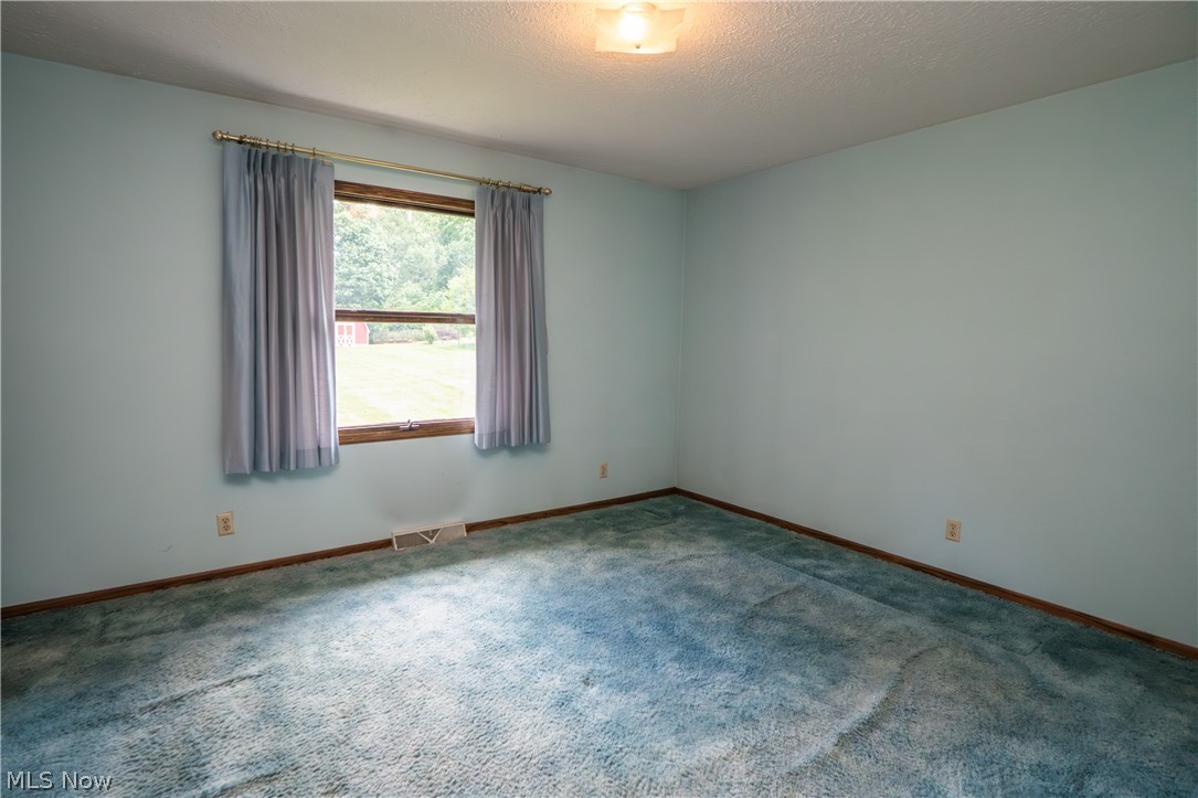 2421 Fairview Road Uniontown, OH 44685 - Photo 14 of 40 Primary Room
