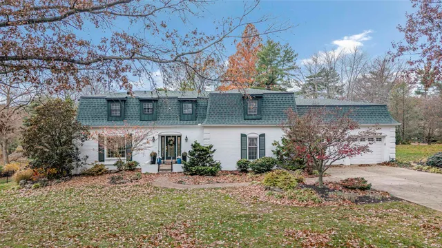 $650,000 | 8 Oak Meadow Road, Evansville, IN 47725