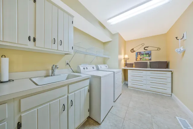 $650,000 | 8 Oak Meadow Road, Evansville, IN 47725