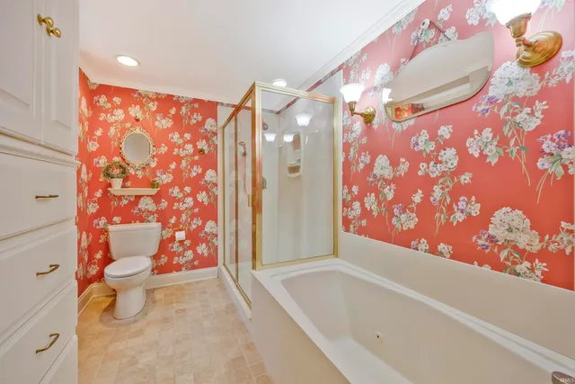 $650,000 | 8 Oak Meadow Road, Evansville, IN 47725