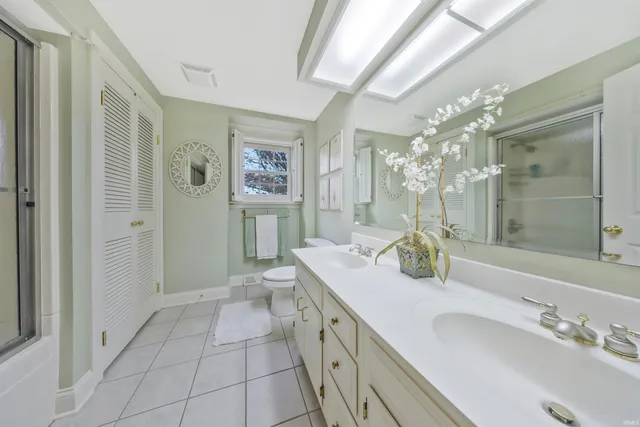 $650,000 | 8 Oak Meadow Road, Evansville, IN 47725