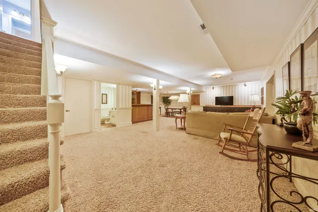 $650,000 | 8 Oak Meadow Road, Evansville, IN 47725