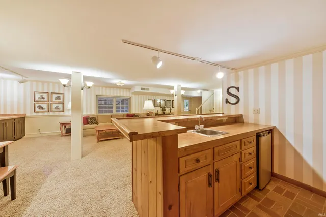 $650,000 | 8 Oak Meadow Road, Evansville, IN 47725