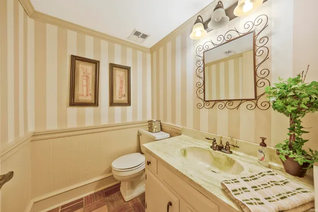 $650,000 | 8 Oak Meadow Road, Evansville, IN 47725