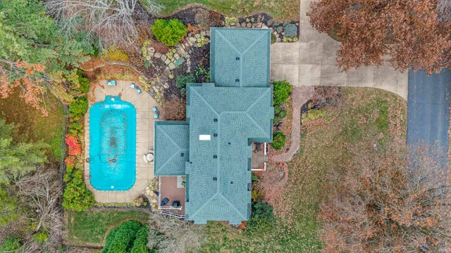 $650,000 | 8 Oak Meadow Road, Evansville, IN 47725