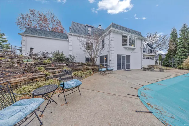 $650,000 | 8 Oak Meadow Road, Evansville, IN 47725