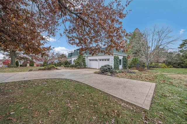 $650,000 | 8 Oak Meadow Road, Evansville, IN 47725