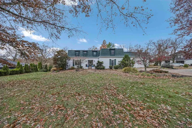 $650,000 | 8 Oak Meadow Road, Evansville, IN 47725