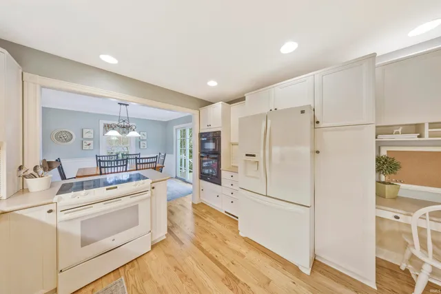 $650,000 | 8 Oak Meadow Road, Evansville, IN 47725