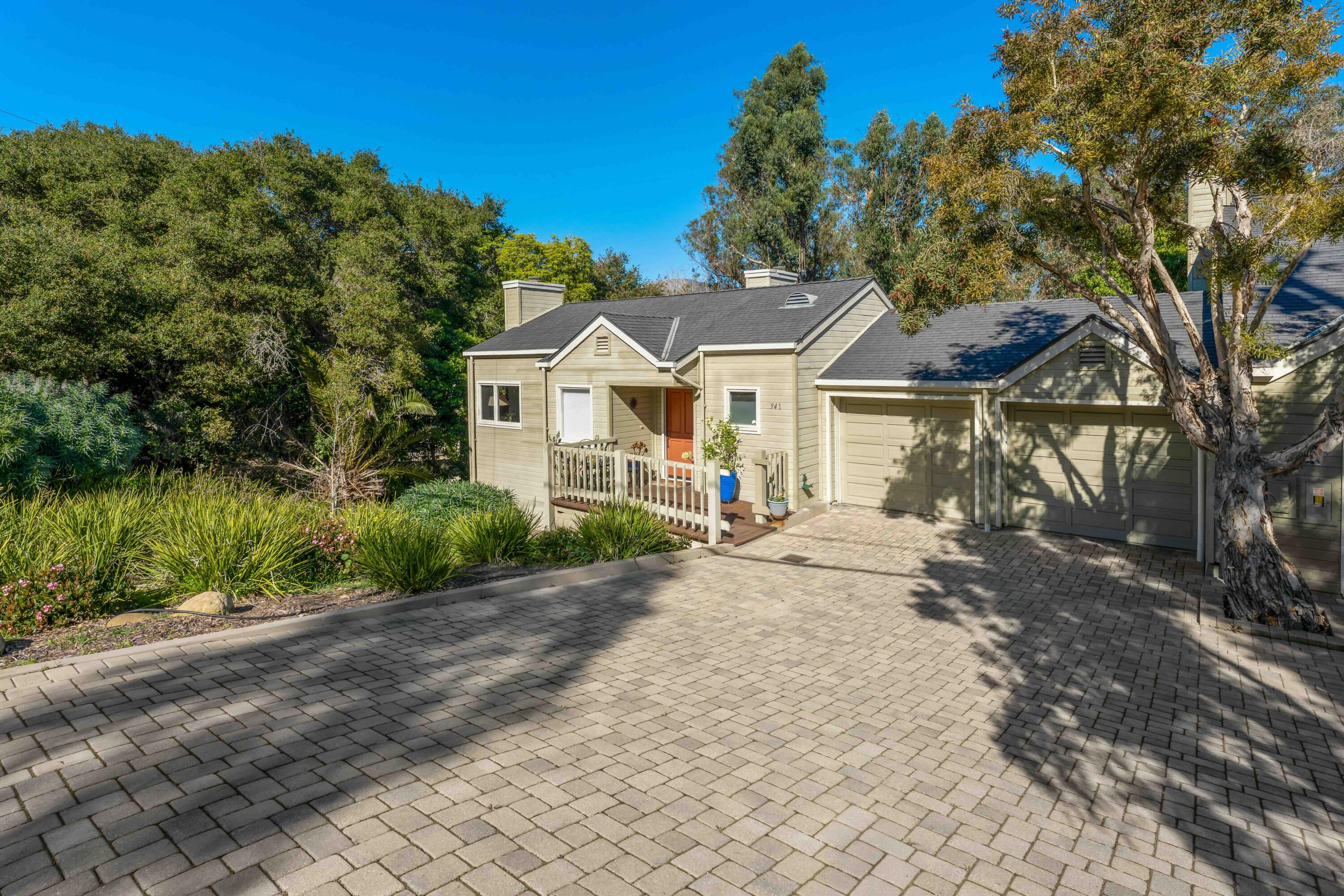 941 Weldon Road Santa Barbara, CA 93109 - Photo 14 of 43 Front drive - 941 Weldon Rd.