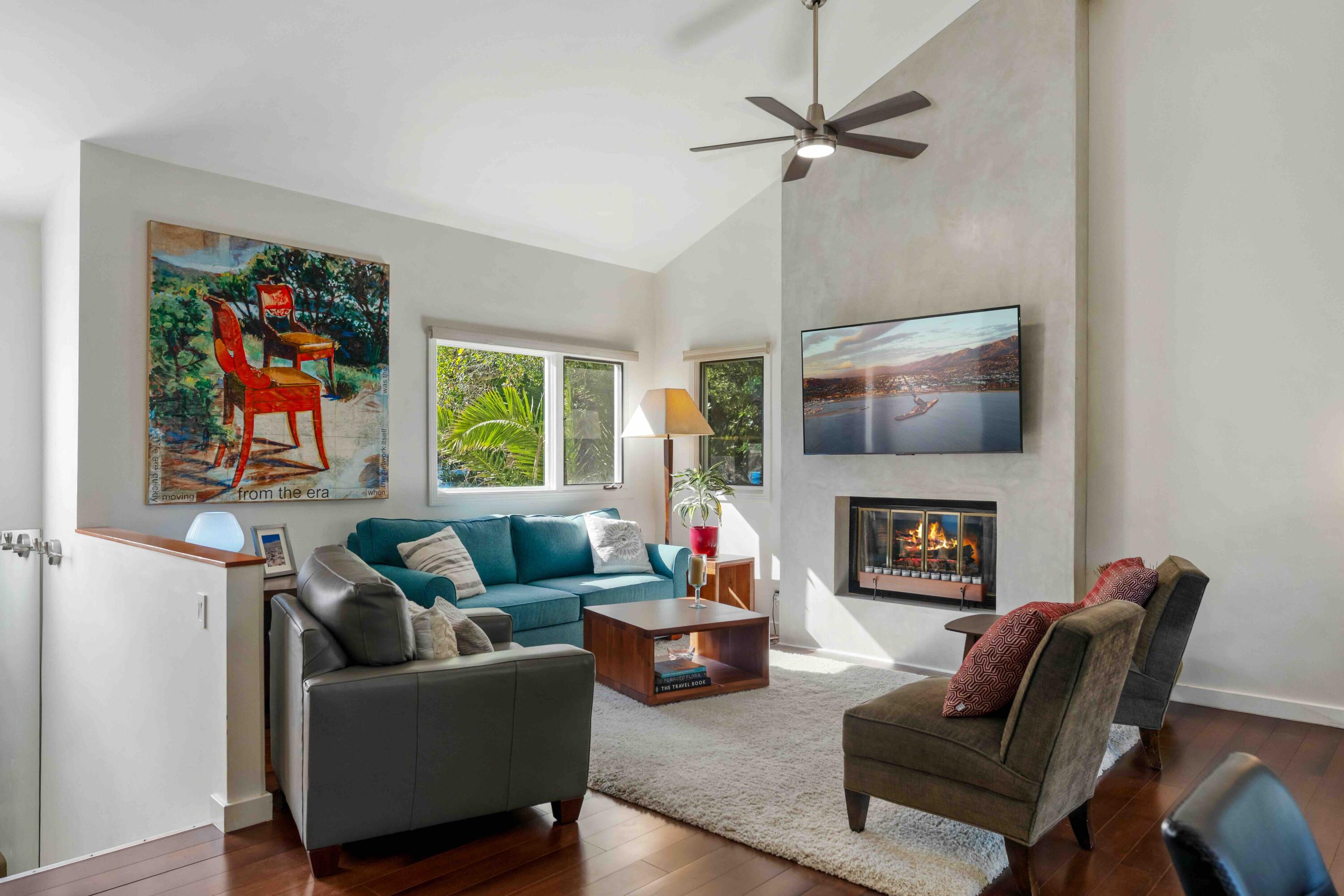 941 Weldon Road Santa Barbara, CA 93109 - Photo 17 of 43 Living room - 941 Weldon Rd.