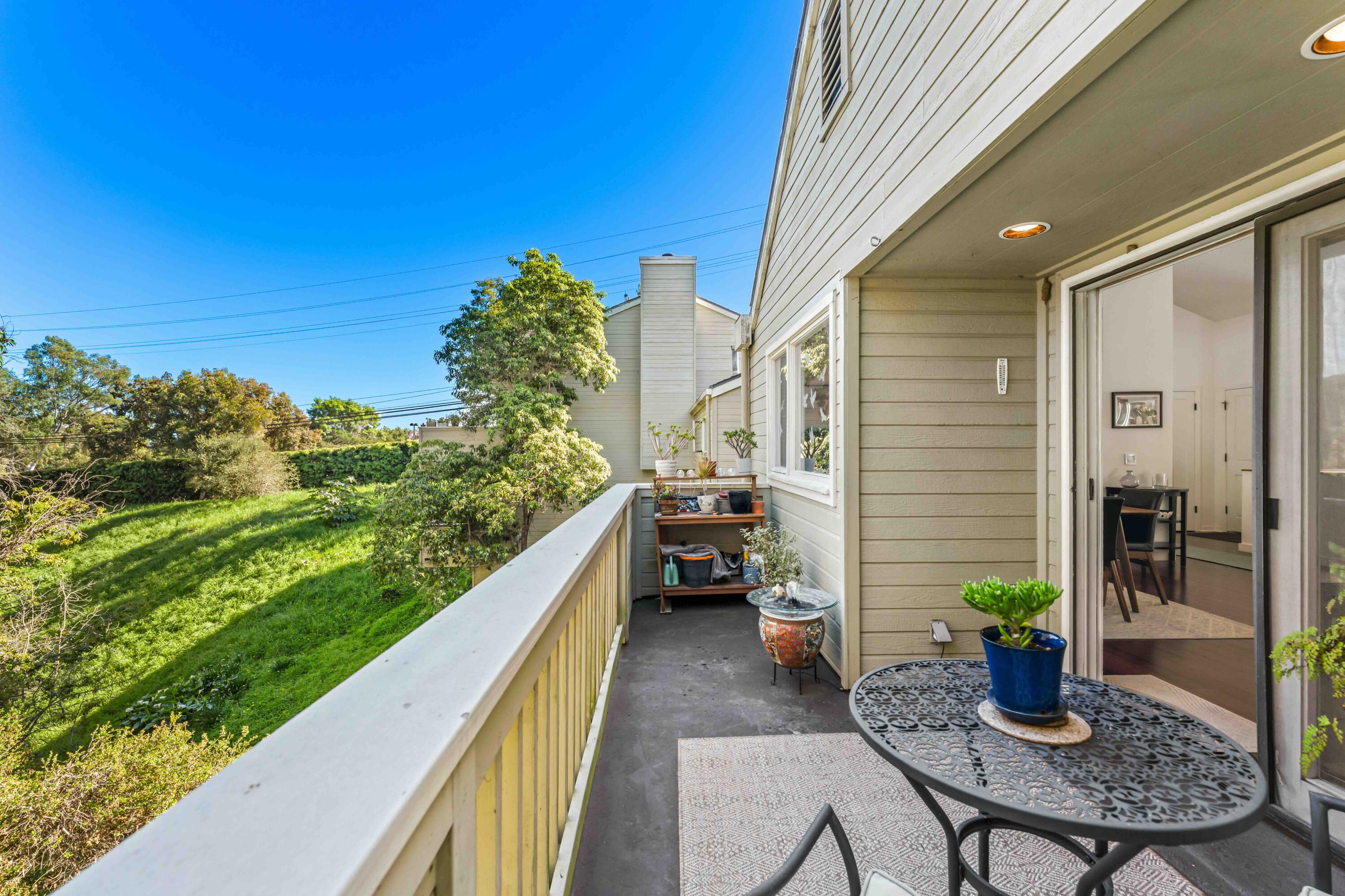 941 Weldon Road Santa Barbara, CA 93109 - Photo 25 of 43 Upper balcony - 941 Weldon Rd.