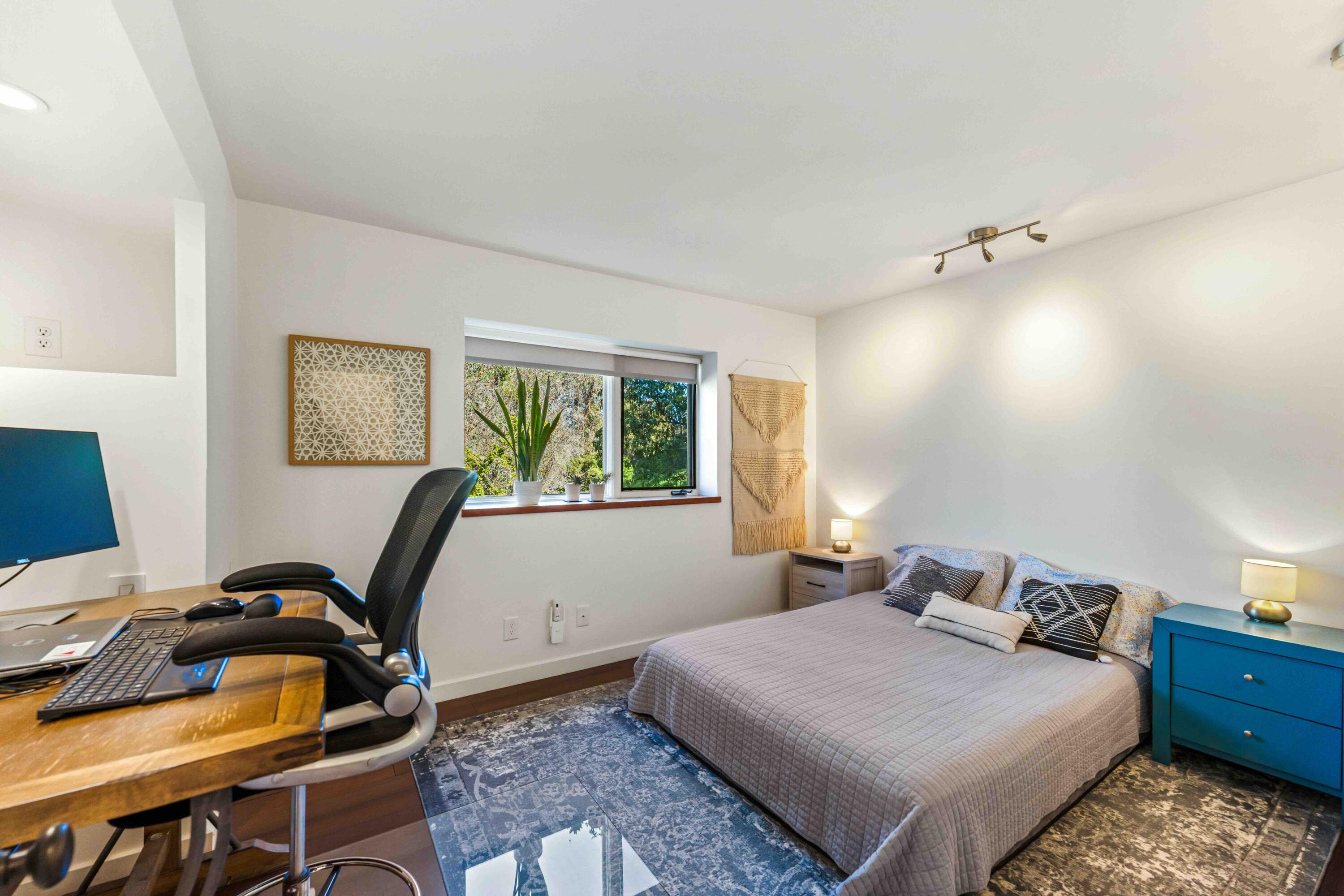 941 Weldon Road Santa Barbara, CA 93109 - Photo 27 of 43 Bedroom office - 941 Weldon Rd.