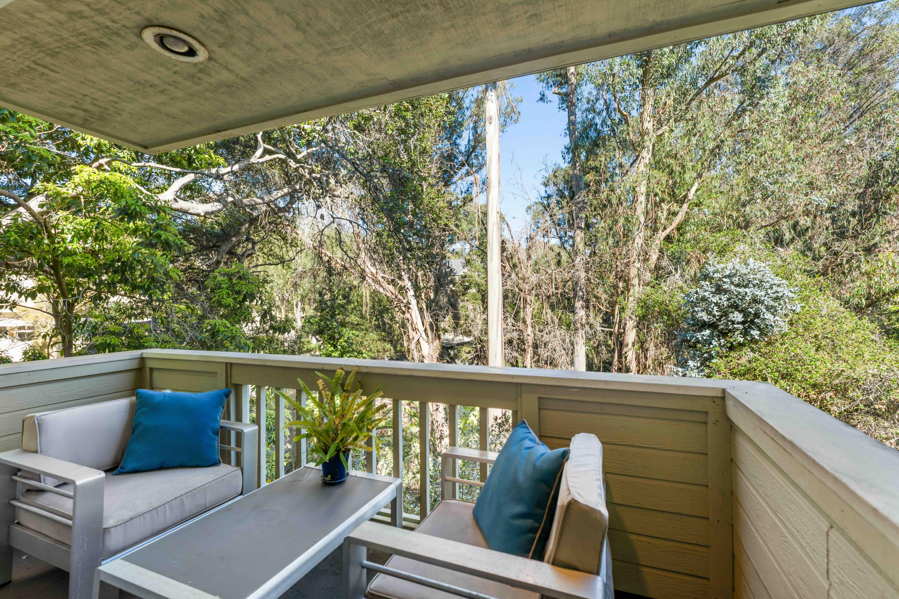 941 Weldon Road Santa Barbara, CA 93109 - Photo 30 of 43 Lower balcony - 941 Weldon Rd.