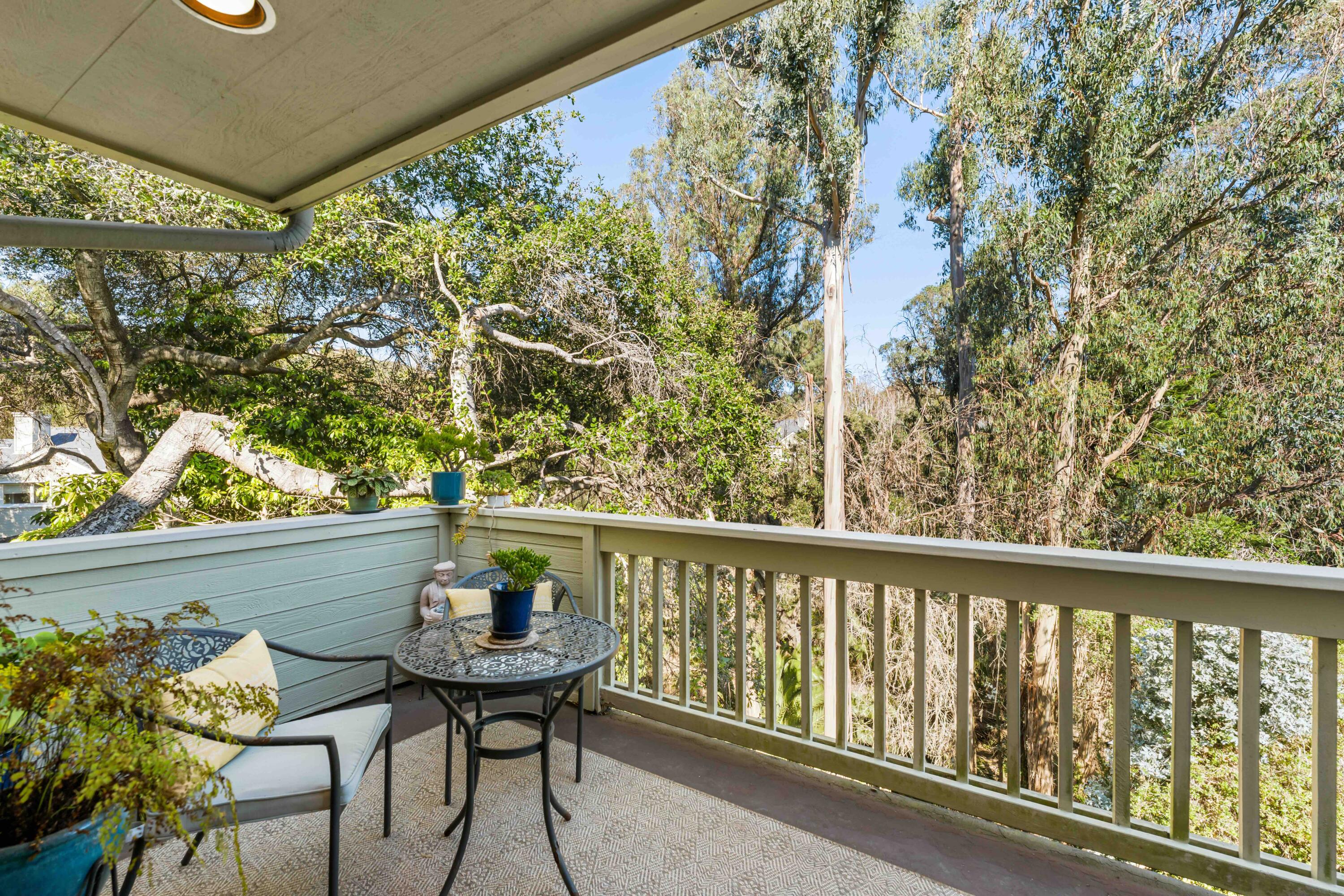 941 Weldon Road Santa Barbara, CA 93109 - Photo 5 of 43 Upper balcony - 941 Weldon Rd.