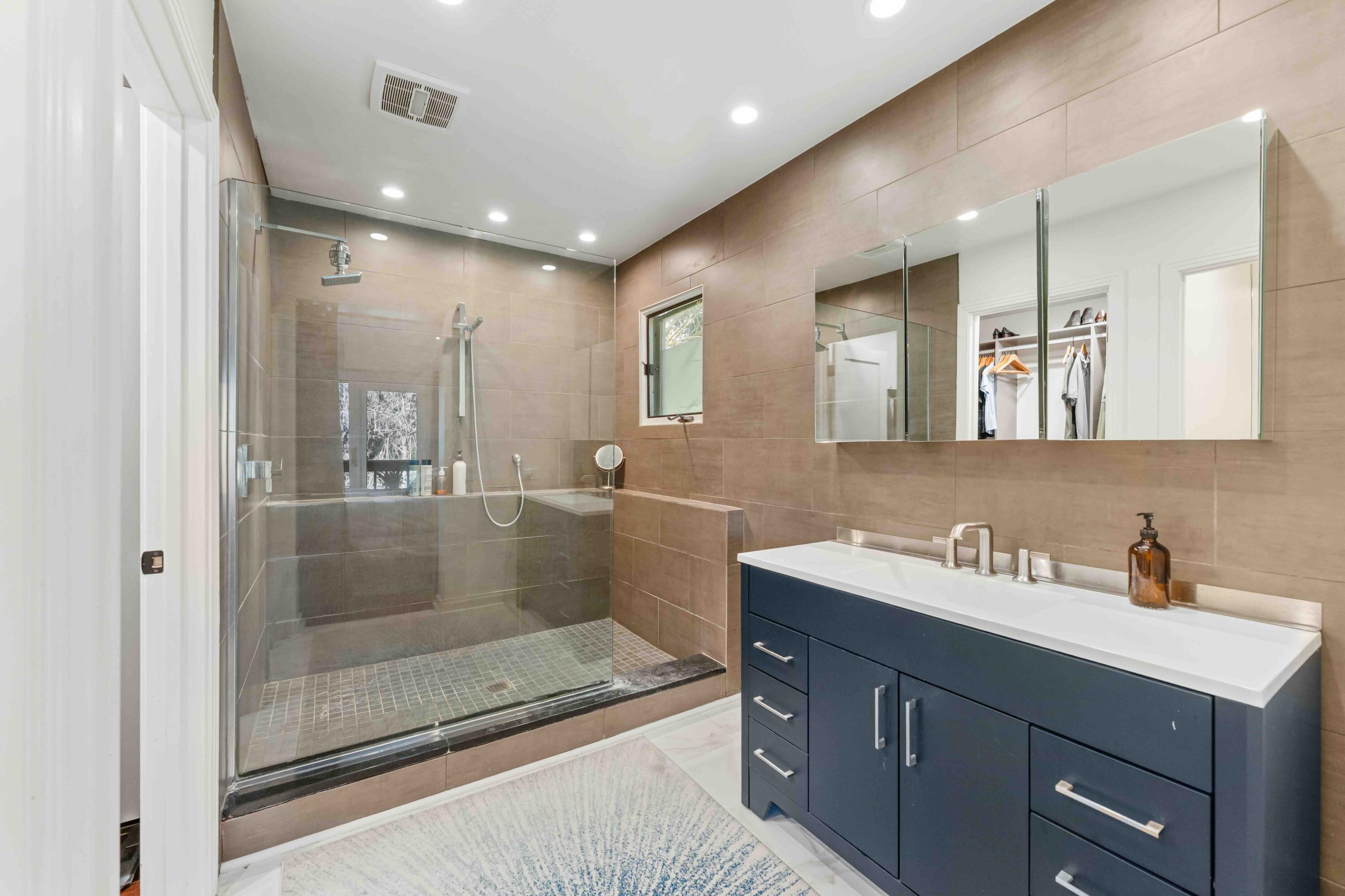 941 Weldon Road Santa Barbara, CA 93109 - Photo 7 of 43 Primary bathroom - 941 Weldon Rd.