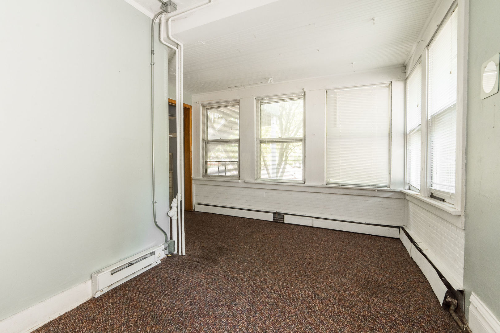 226 West Locust Street DeKalb, IL 60115 - Photo 9 of 13