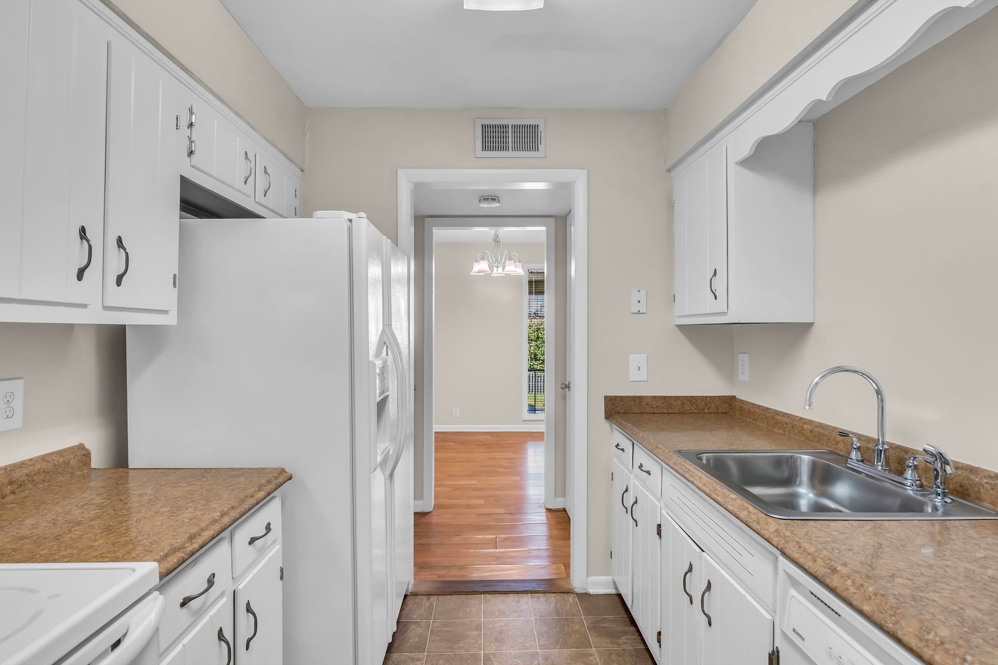 2116 Hobbs Road, Unit N19 Nashville, TN 37215 - Photo 17 of 33 a kitchen with granite countertop a sink stove and refrigerator