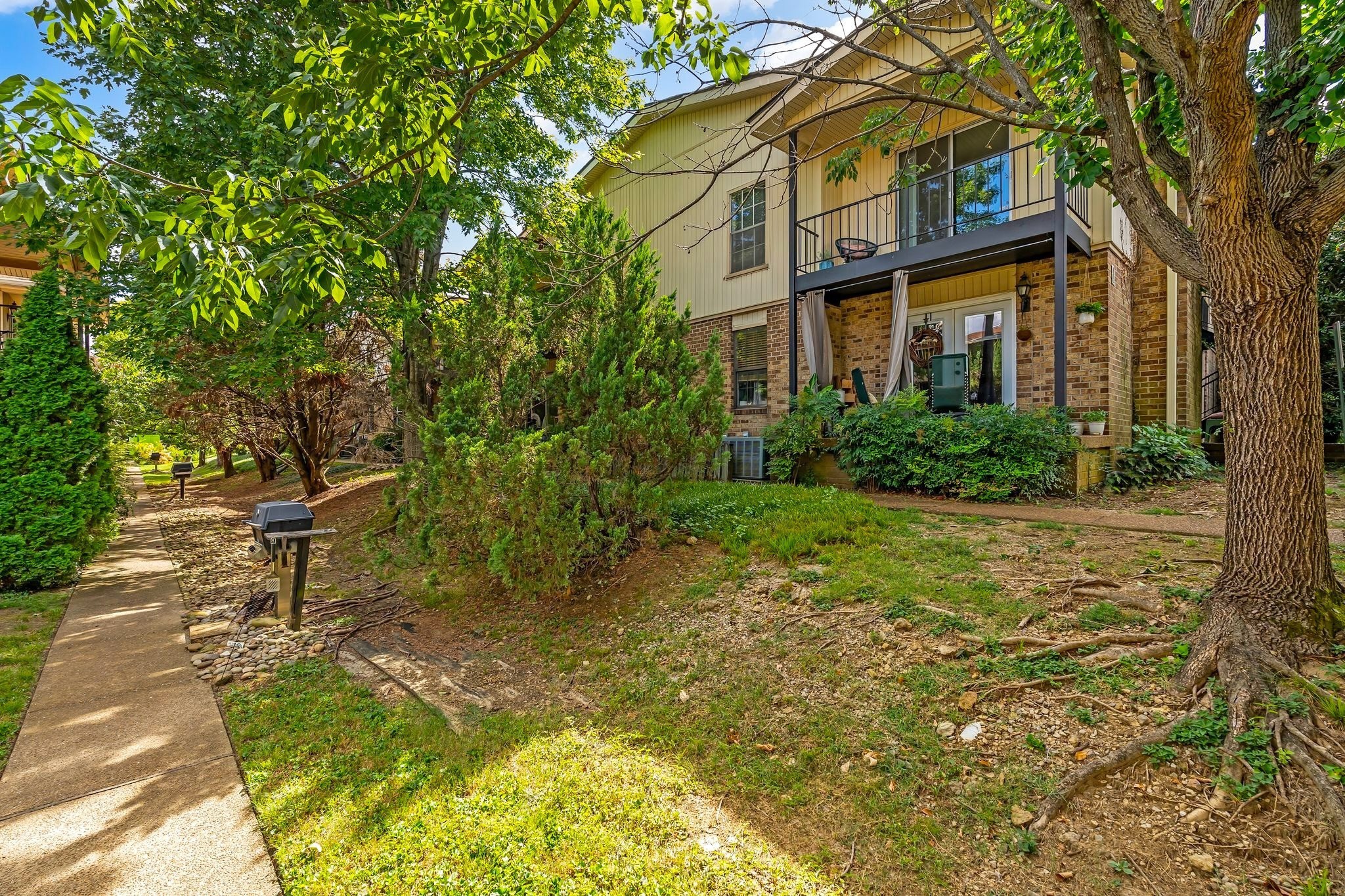2116 Hobbs Road, Unit N19 Nashville, TN 37215 - Photo 30 of 33 a brick building with large windows
