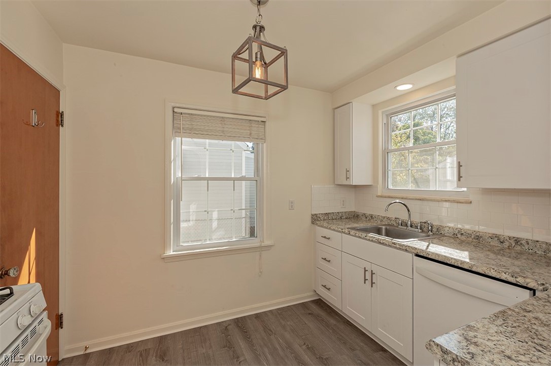 5708 Wellington Road Cleveland, OH 44124 - Photo 3 of 35