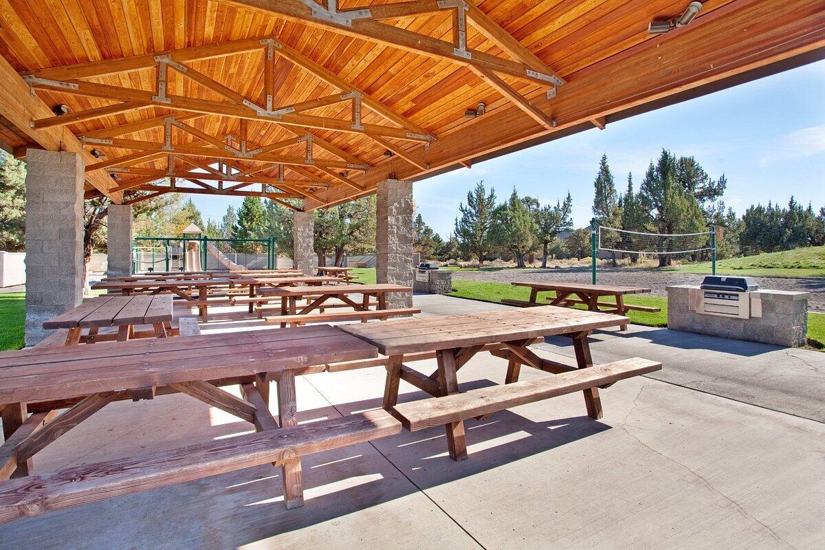 1281 Highland View Loop Redmond, OR 97756 - Photo 41 of 42 Enjoy an outdoor bbq.