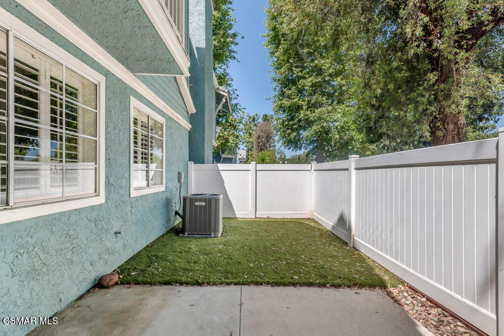 1980 Rory Lane, Unit 3 Simi Valley, CA 93063 - Photo 28 of 33 a backyard of a house