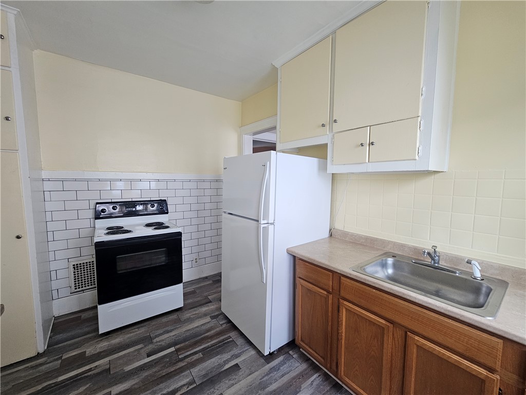 133 McKinley Street Rochester, NY 14609 - Photo 3 of 18