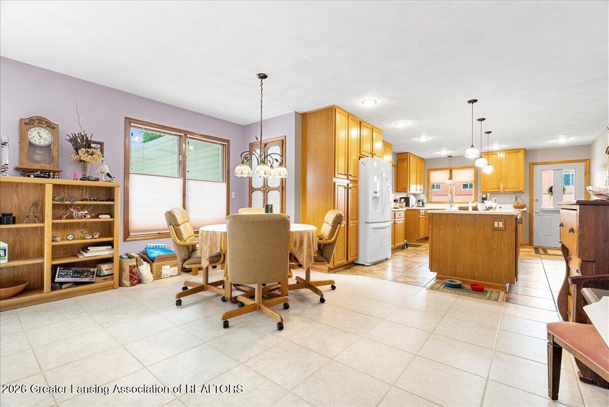628 Jones Street Grand Ledge, MI 48837 - Photo 10 of 40 19-Media Jett - 23