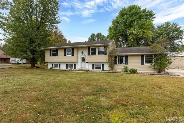 $266,400 | 904 Miller Drive, Staunton, IL 62088