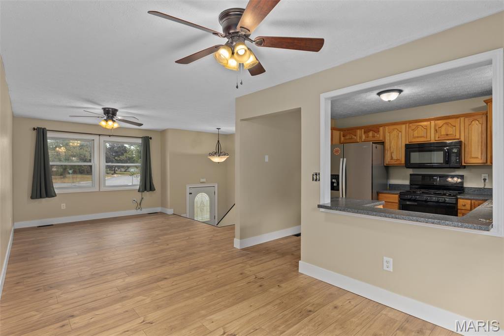 904 Miller Drive Staunton, IL 62088 - Photo 11 of 37